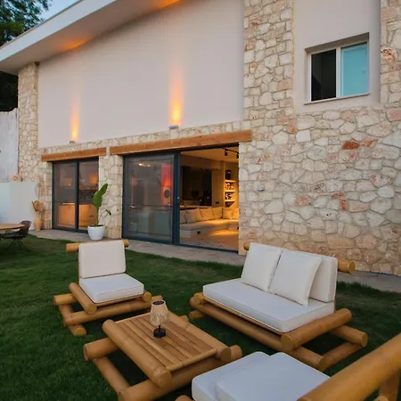 Lada Slav Exclusive Hotel *
